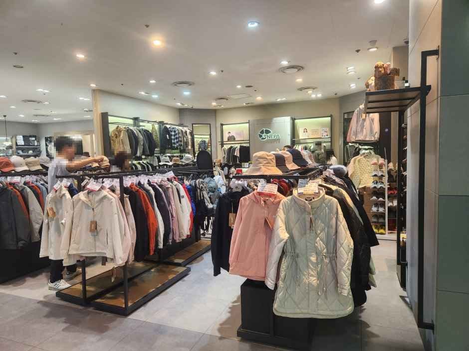 Nepa - Mario Outlet Building 2 Branch [Tax Refund Shop] (네파 마리오아울렛 2관점)