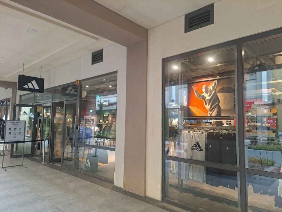 Adidas - Shinsegae Simon Premium Outlets Paju Branch [Tax Refund Shop](아디다스 신세계사이먼프리미엄아울렛 파주점)