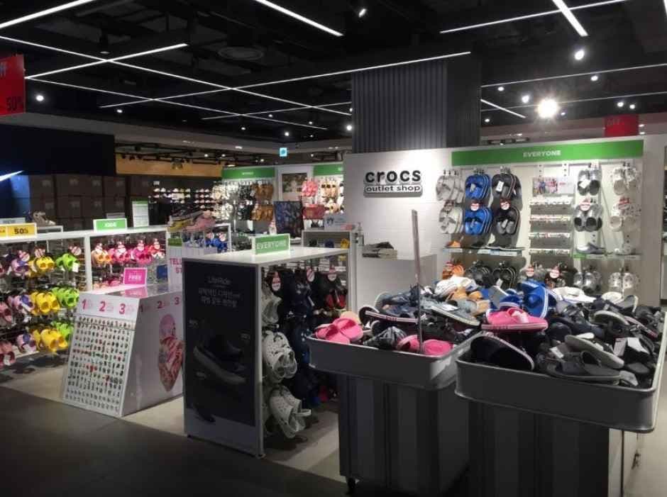 Crocs Korea - Hyundai Outlet Garden Five Branch [Tax Refund Shop] (크록스코리아 현대아울렛 가든파이브점)