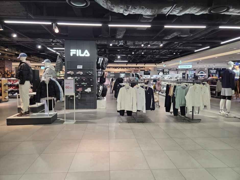 Fila - Hyundai Outlets Dongdaemun Branch [Tax Refund Shop](휠라 현대아울렛 동대문점)
