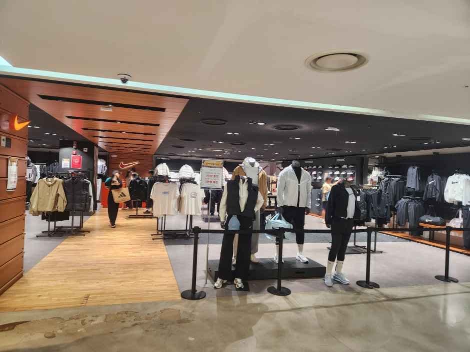 Nike - Mario Outlet Building 3 Branch [Tax Refund Shop] (나이키 마리오아울렛 3관점)