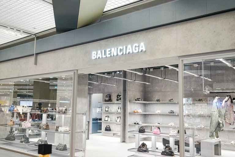 Balenciaga - Hyundai Department Store Jungdong Branch [Tax Refund Shop] (발렌시아가 현대백화점 중동점)