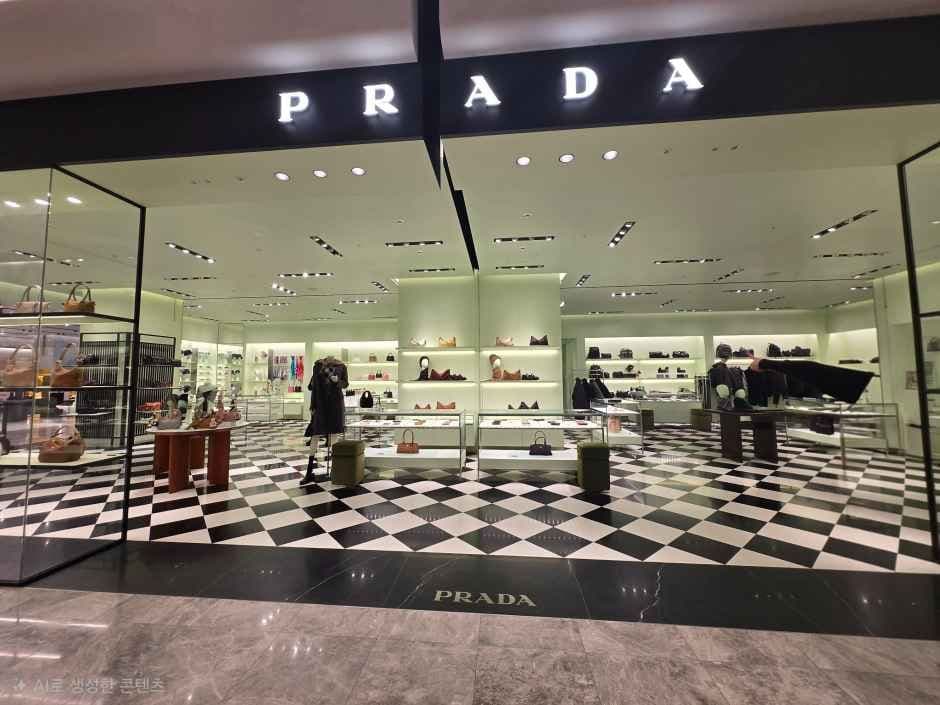 Prada - Shinsegae Department Store South City Branch [Tax Refund Shop](프라다 신세계백화점 사우스시티점)