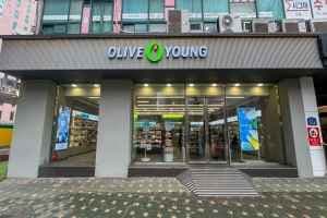 Olive Young Eunhaeng Sageori Branch [Tax Refund Shop](올리브영 은행사거리점)