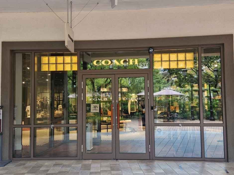 Coach - Shinsegae Simon Premium Outlet Siheung Branch [Tax Refund Shop] (코우치 신세계사이먼프리미엄아울렛 시흥점)