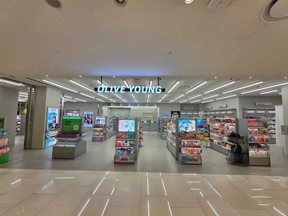 Olive Young - Lotte Department Store Gwangbok Branch [Tax Refund Shop](올리브영 롯데백화점 광복점)
