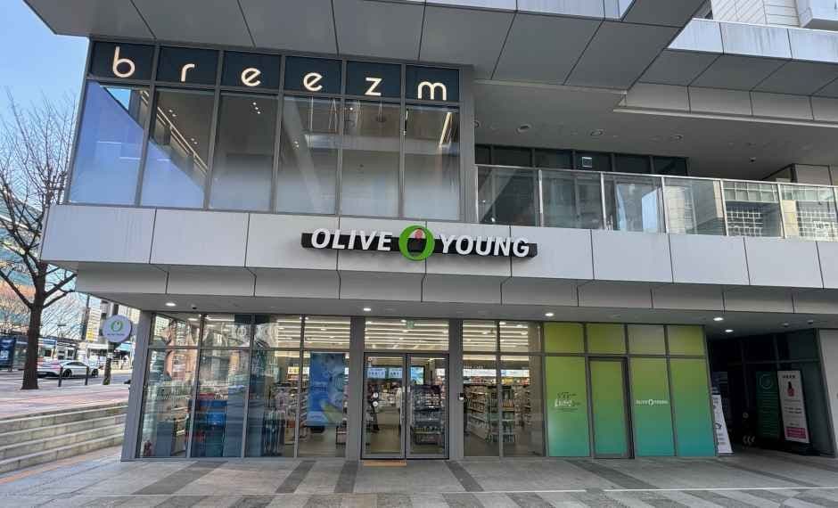 Olive Young - Sinsa Seocho Branch [Tax Refund Shop](올리브영 신사서초점)
