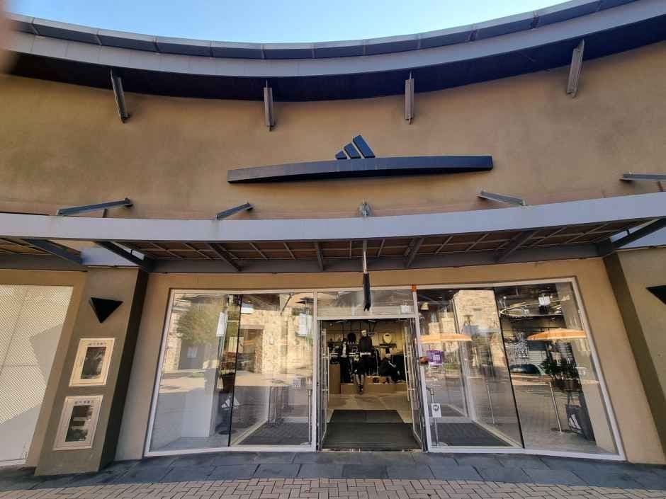 ADIDAS - Shinsegae Simon Premium Outlets Yeoju Branch [Tax Refund Shop] (아디다스 신세계사이먼프리미엄아울렛 여주점)