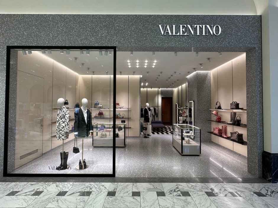 Valentino - Shinsegae Art & Science Branch [Tax Refund Shop] (발렌티노 대전신세계 Art&Science점)