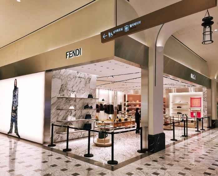 Fendi - Shinsegae Art & Science Branch [Tax Refund Shop] (펜디 대전신세계 Art&Science점)