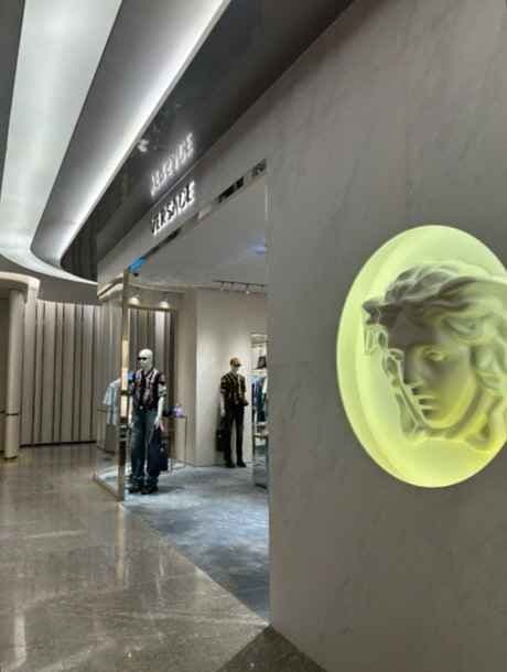 VERSACE - LOTTE Department Store Jamsil Avenuel Branch [Tax Refund Shop] (베르사체 롯데백화점 잠실 에비뉴엘점)