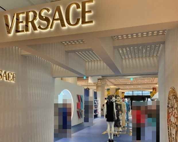 VERSACE - Shinsegae Department Store Gangnam Branch [Tax Refund Shop] (베르사체 신세계백화점 강남점)