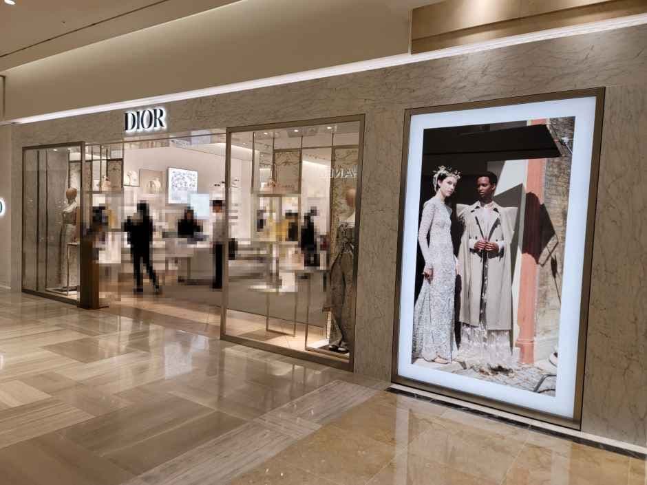 Dior - Shinsegae Department Store Gangnam Branch [Tax Refund Shop] (디올 여성 신세계백화점 강남점)