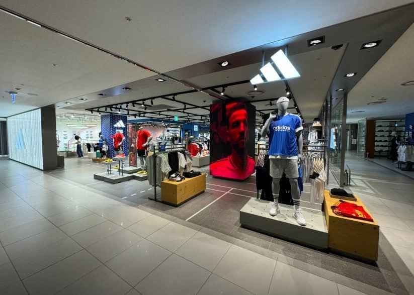 Adidas - Lotte Department Store Ilsan Branch [Tax Refund Shop] (아디다스 퍼포먼스 롯데백화점 일산점)