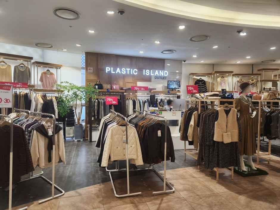 Plastic Island - Mario Outlet Building 1 Branch [Tax Refund Shop] (플라스틱아일랜드 마리오아울렛 1관점)