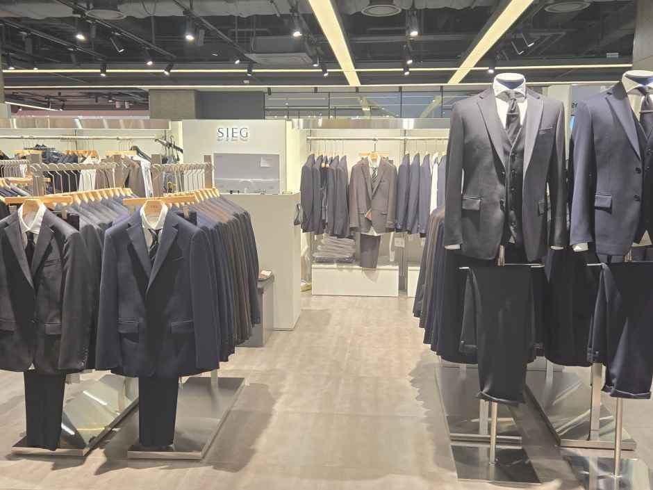 Sieg - Hyundai Outlet Garden Five Branch [Tax Refund Shop] (지이크 현대아울렛 가든파이브점)