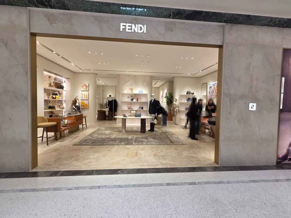 Fendi - Shinsegae Department Store Main Branch [Tax Refund Shop](펜디 신세계백화점 본점)