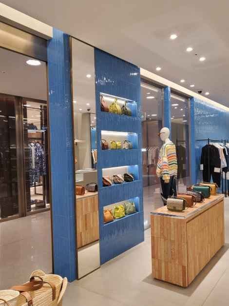 Loewe - Lotte Department Store Main Branch [Tax Refund Shop] (로에베 롯데백화점 본점)