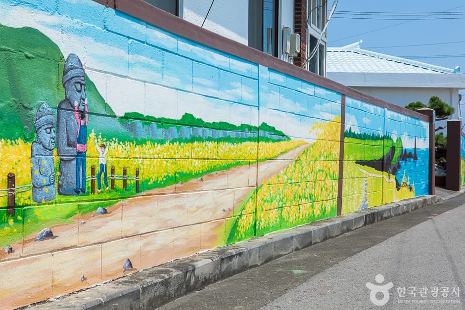 신천리 벽화마을