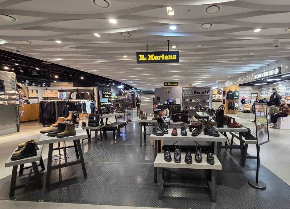Dr. Martens - Doota Mall Branch [Tax Refund Shop](닥터마틴 두타몰점)
