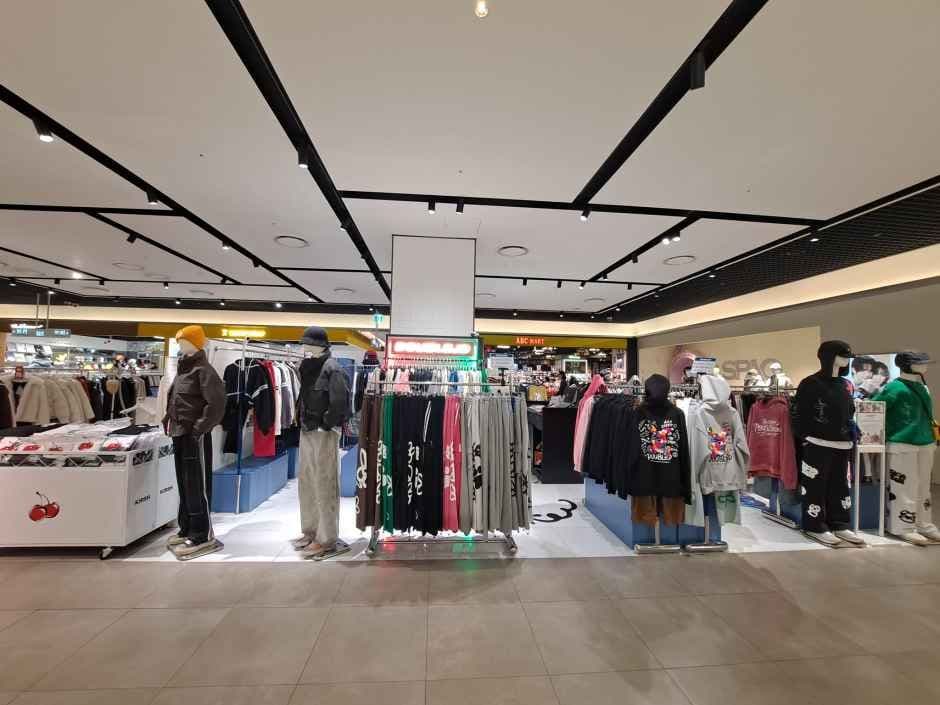Double JD - Hyundai Outlets Dongdaemun Branch [Tax Refund Shop](더블제이디 현대아울렛 동대문점)