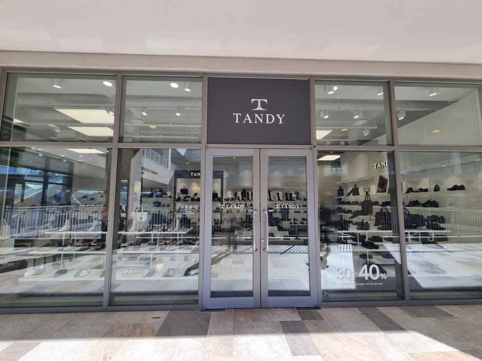 Fendi- LOTTE Premium Outlets Icheon Branch [Tax Refund Shop](탠디 롯데프리미엄아울렛 이천점)
