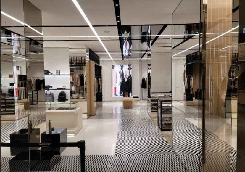 Burberry - LOTTE Department Store Jamsil Avenuel Branch [Tax Refund Shop] (버버리 롯데백화점 에비뉴엘 잠실점)