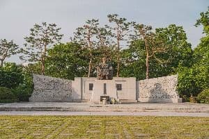 성재 이시영선생 동상