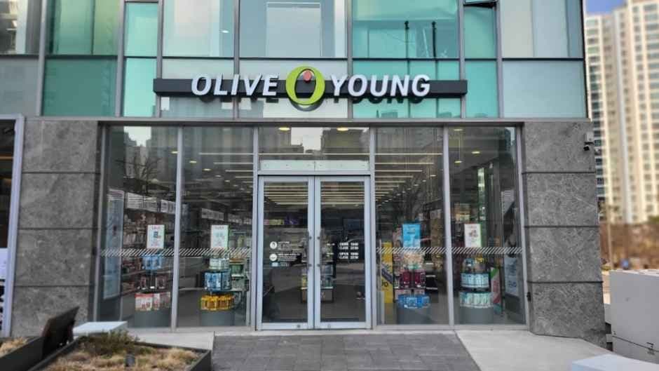 Olive Young - Sangwangsimni Station Branch [Tax Refund Shop](올리브영 상왕십리역점)