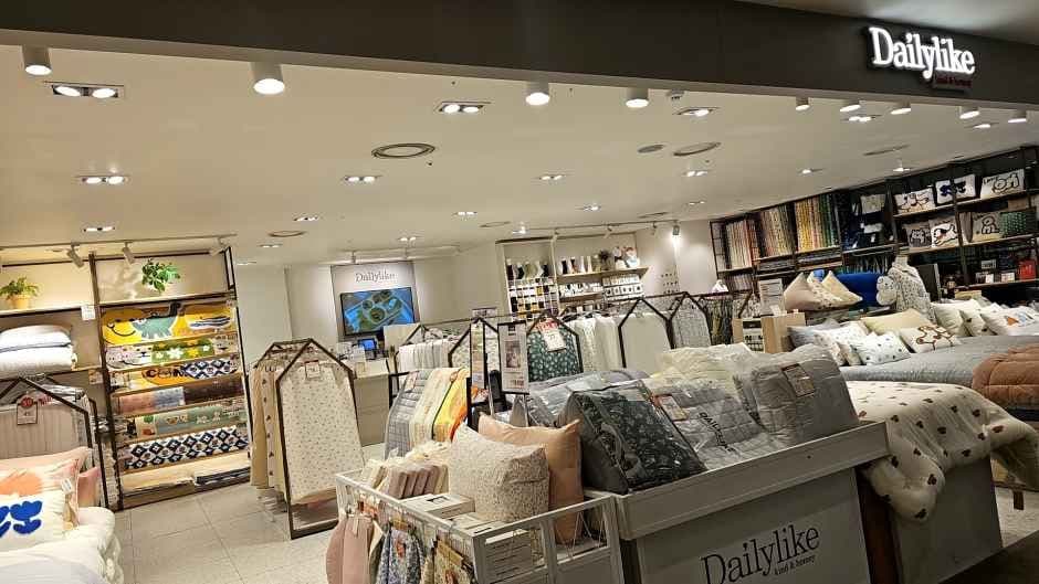 Dailylike - Newcore Outlets Pyeongchon Branch [Tax Refund Shop](데일리라이크 뉴코아아울렛 평촌점)