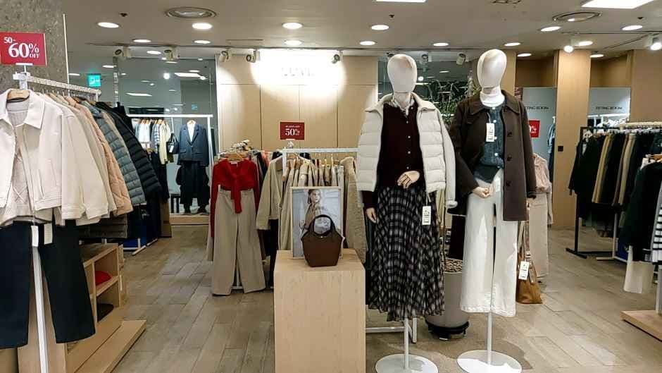 CLOVIS  - Newcore Outlets - Pyeongchon Branch [Tax Refund Shop](클라비스 뉴코아아울렛 평촌점)
