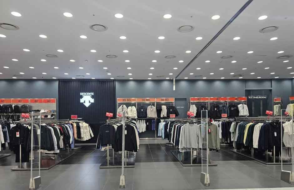 Descente - MODA Outlet Incheon Branch [Tax Refund Shop]  (데상트 모다아울렛 인천점)(데상트 모다아울렛 인천점)