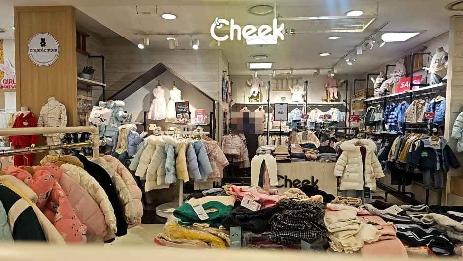 Cheek - Newcore Outlet Sanbon Branch [Tax Refund Shop](치크 뉴코아아울렛 산본점)