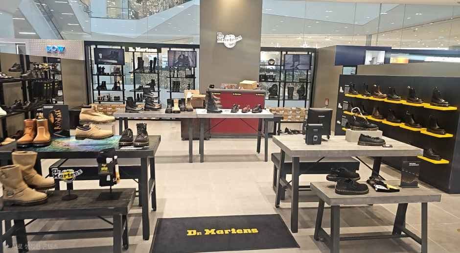 Dr. Martens - Lotte Department Store Pyeongchon Branch [Tax Refund Shop](닥터마틴 롯데백화점 평촌점)