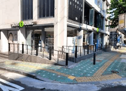 Olive Young - Hapjeong Café Street Branch [Tax Refund Shop](올리브영 합정카페거리점)