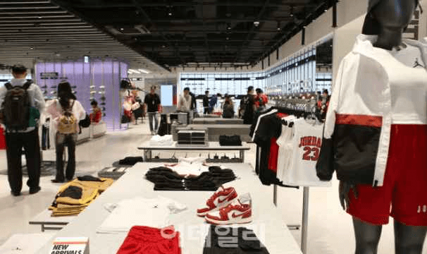 Nike - IPark Mall Yongsan Branch [Tax Refund Shop] (나이키 아이파크몰 용산점)