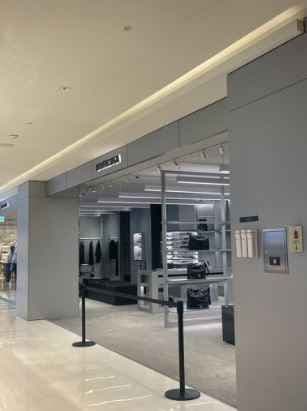 Balenciaga - Hyundai Department Store Apgujeong Main Branch [Tax Refund Shop] (발렌시아가 남성 현대백화점 압구정본점)