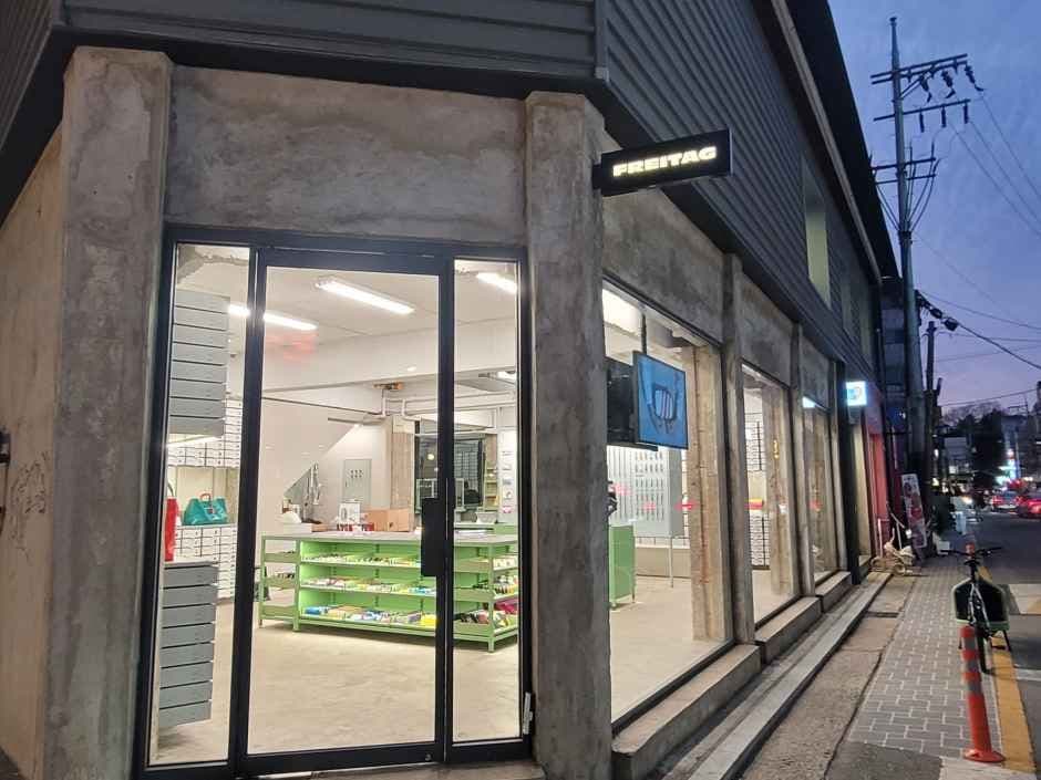 Freitag - Apgujeong Branch [Tax Refund Shop](프라이탁 압구정점)