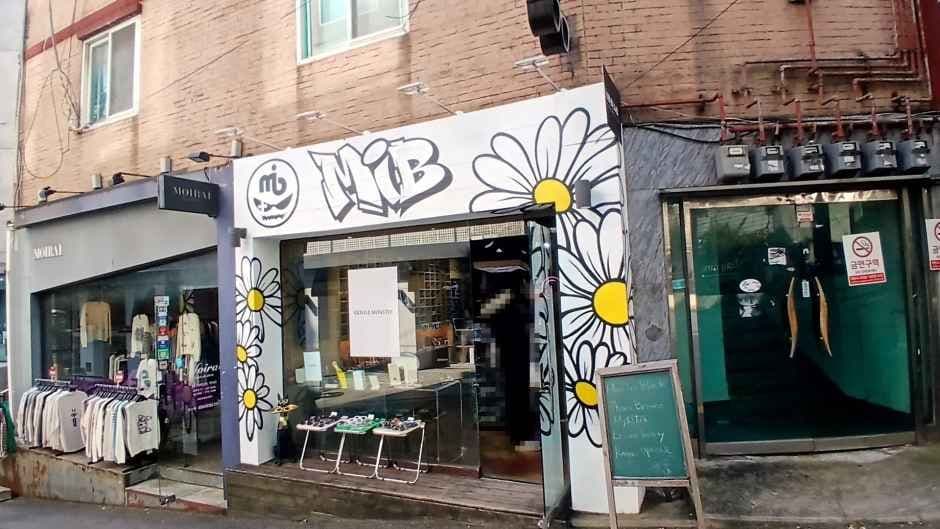Itaewon Man in Black Eyewear [Tax Refund Shop](이태원맨인블랙안경원)