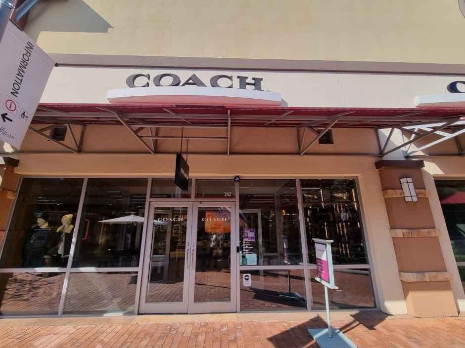 Coach - Shinsegae Simon Premium Outlets Yeoju Branch [Tax Refund Shop](코치 신세계사이먼프리미엄아울렛 여주점)