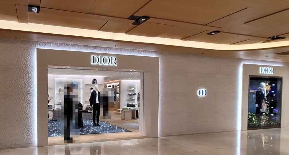 Dior - Shinsegae Department Store Gangnam Branch [Tax Refund Shop] (디올 신세계 강남점 남성)