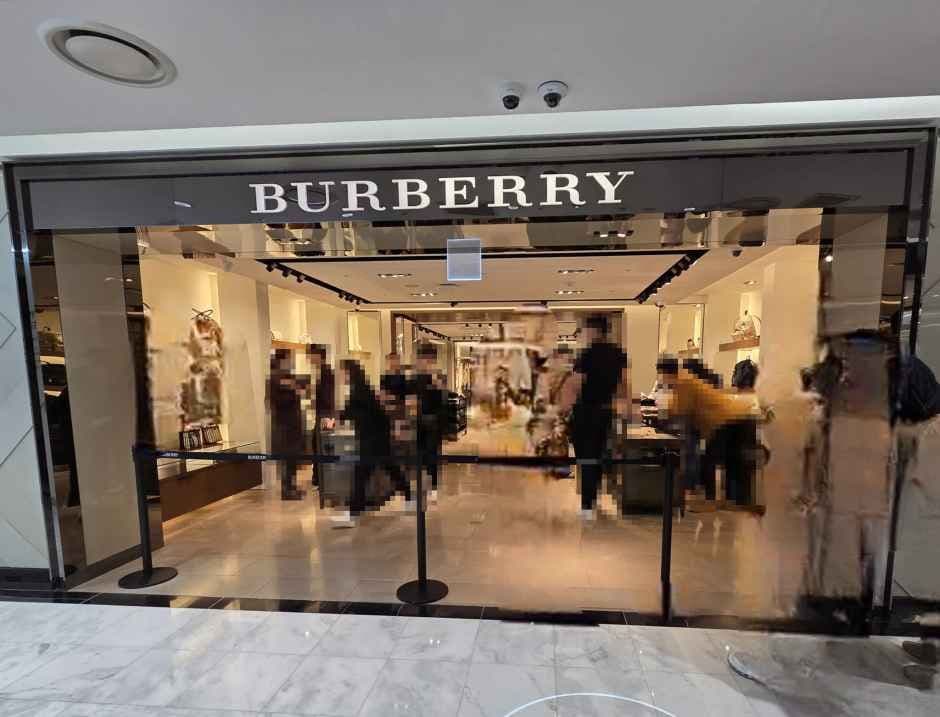 Burberry - Lotte Department Store Main Branch [Tax Refund Shop](버버리 롯데백화점 본점)