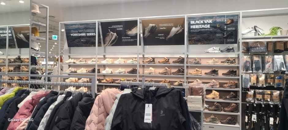Black Yak - Lotte Outlets Namak Branch [Tax Refund Shop] (블랙야크 롯데아울렛 남악점)
