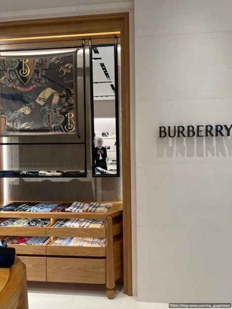 Burberry - Hyundai Department Store Pangyo Branch [Tax Refund Shop] (버버리 현대백화점 판교점)