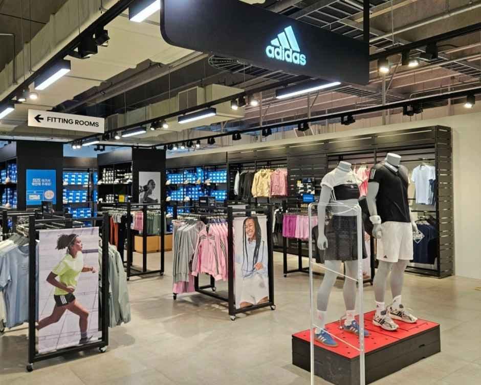 Adidas - Lotte Outlets Goyang Branch [Tax Refund Shop] (아디다스 롯데아울렛 고양점)