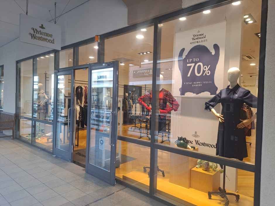 Vivienne Westwood - Shinsegae Simon Premium Outlets Paju Branch [Tax Refund Shop](비비안웨스트우드 신세계사이먼프리미엄아울렛 파주점)