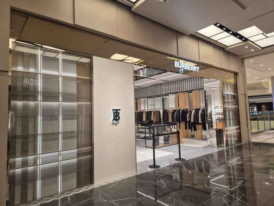 BURBERRY Men - Shinsegae Art & Science Branch [Tax Refund Shop] (버버리남성 대전신세계 Art&Science점)