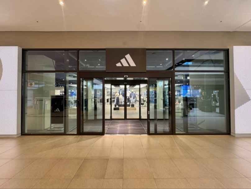 Adidas - LOTTE Premium Outlet Uiwang Branch [Tax Refund Shop] (아디다스 롯데프리미엄아울렛 의왕점)