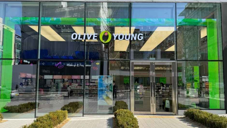 Olive Young - Hongdae Sageori Branch [Tax Refund Shop](올리브영 홍대사거리점)