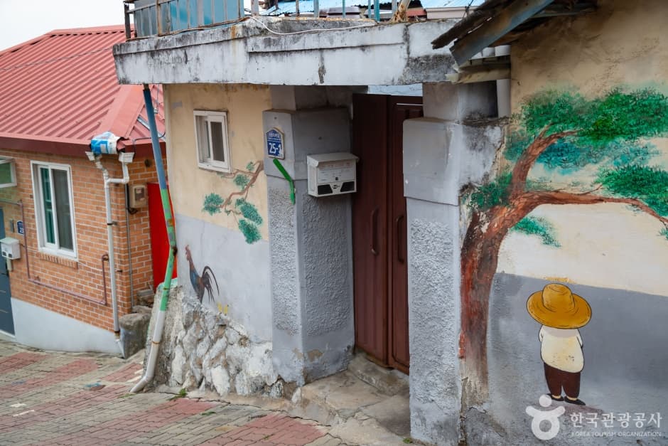 Suamgol Mural Village (수암골 벽화마을)